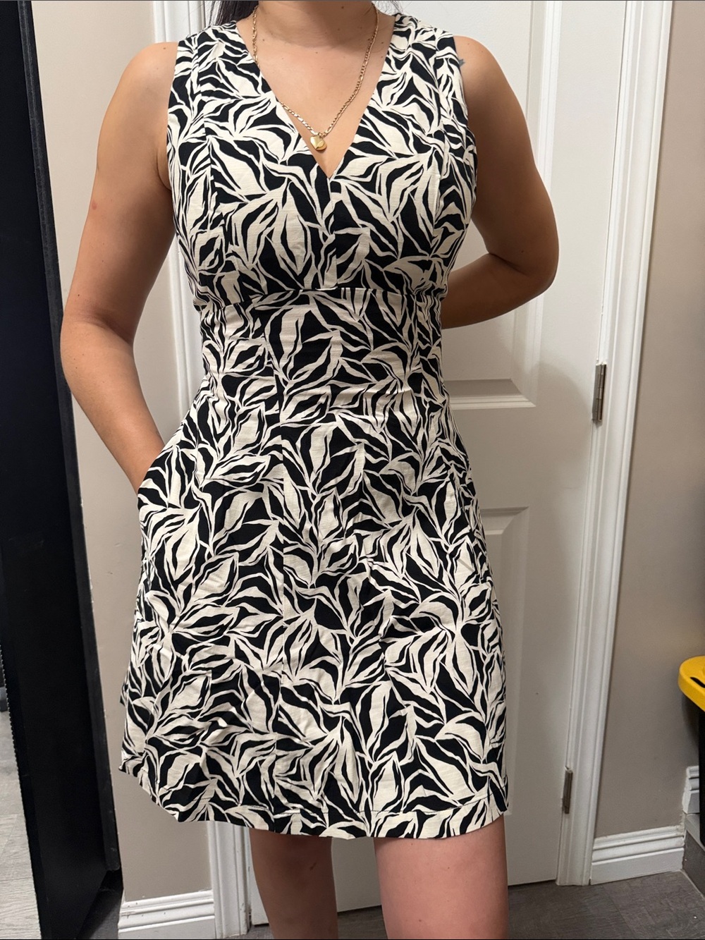 Black and White Leaf-Print V-Neck Mini Dress
